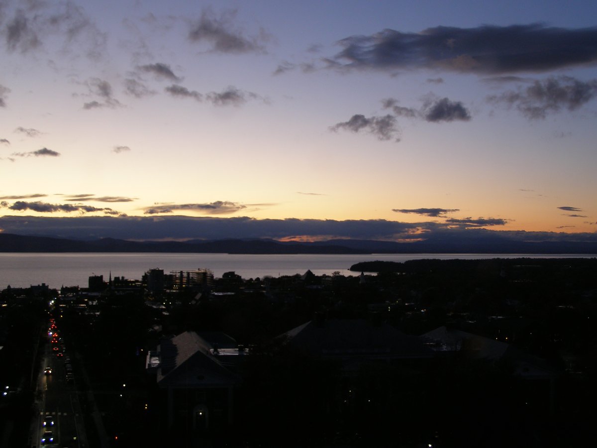 Right view, Burlington sunset on Wednesday, October 22, 2025