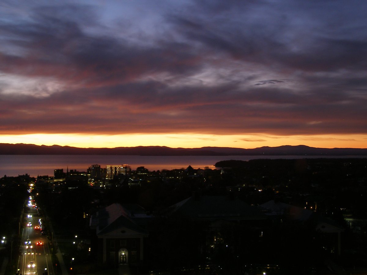 Right view, Burlington sunset on Wednesday, October 29, 2025
