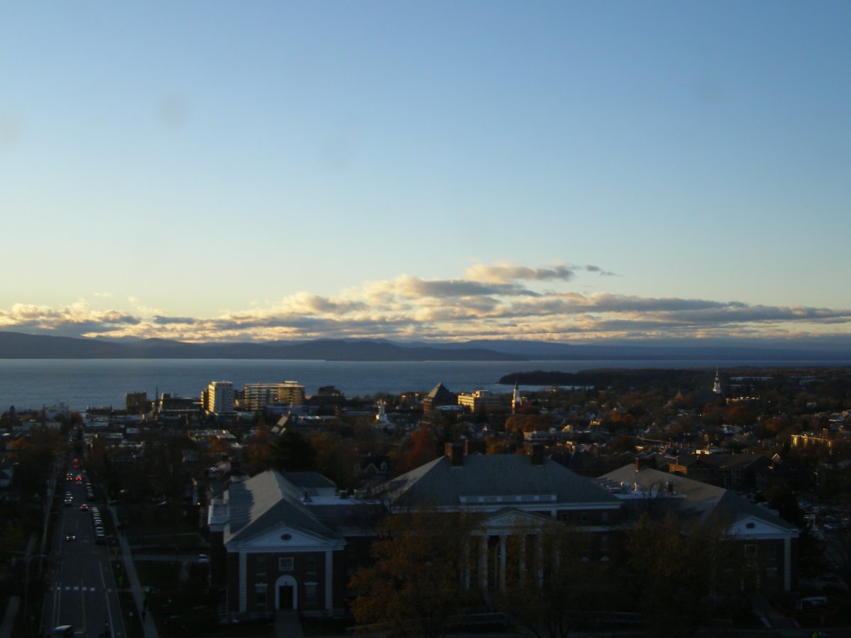 Right view, Burlington sunset on Tuesday, November 18, 2025