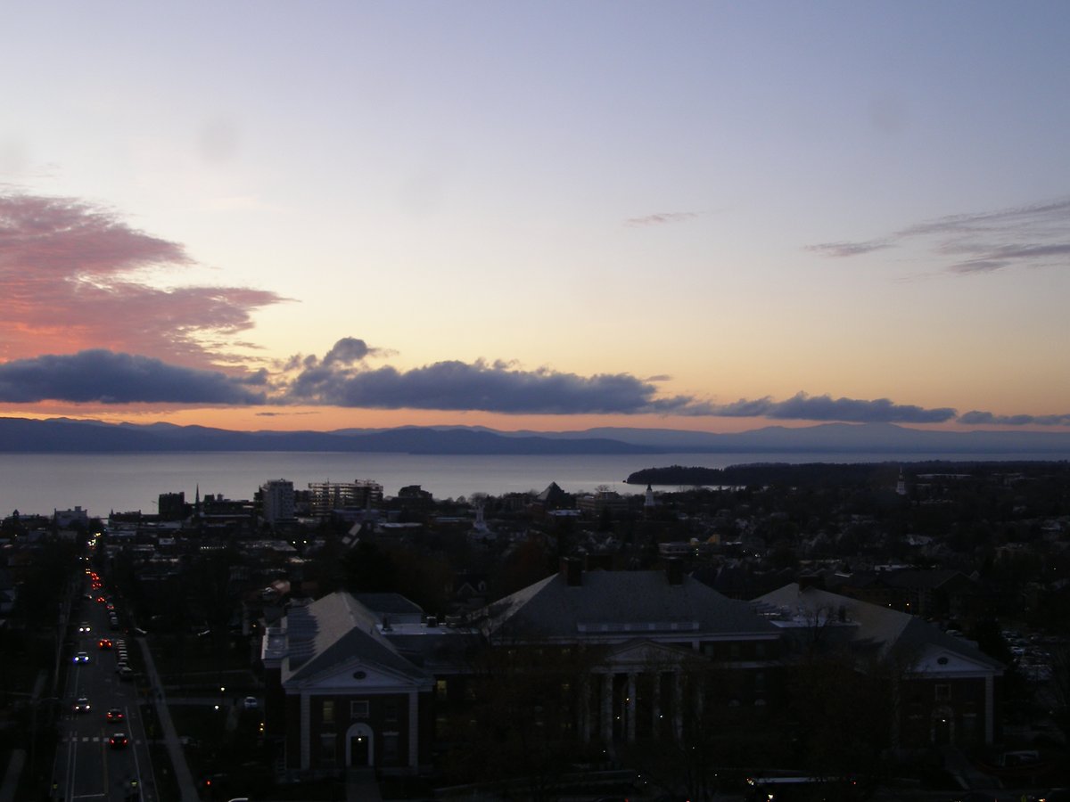 Right view, Burlington sunset on Wednesday, November 19, 2025