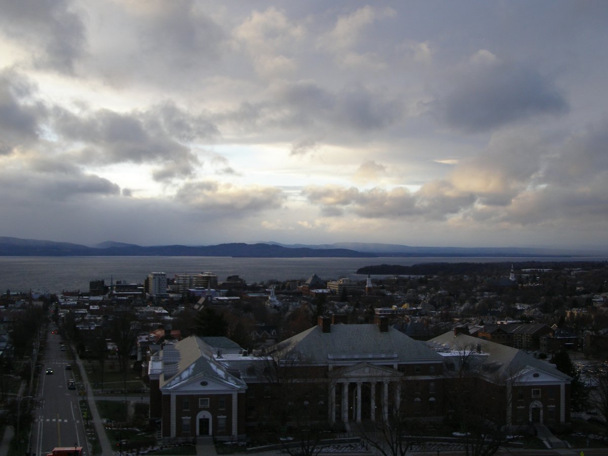 Right view, Burlington sunset on Friday, November 28, 2025