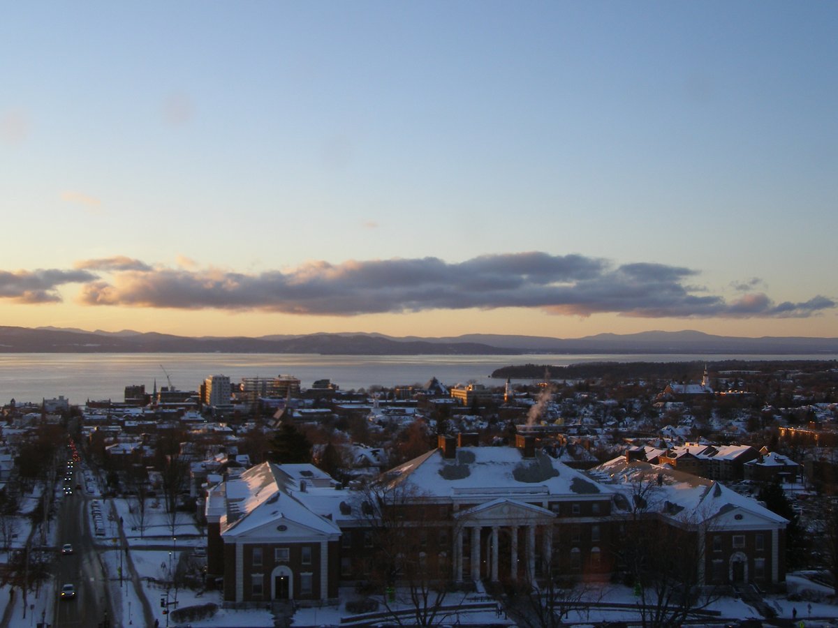 Right view, Burlington sunset on Monday, December 8, 2025