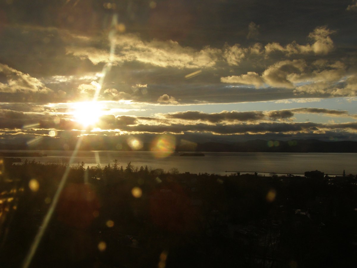 Left view, Burlington sunset on Friday, December 19, 2025