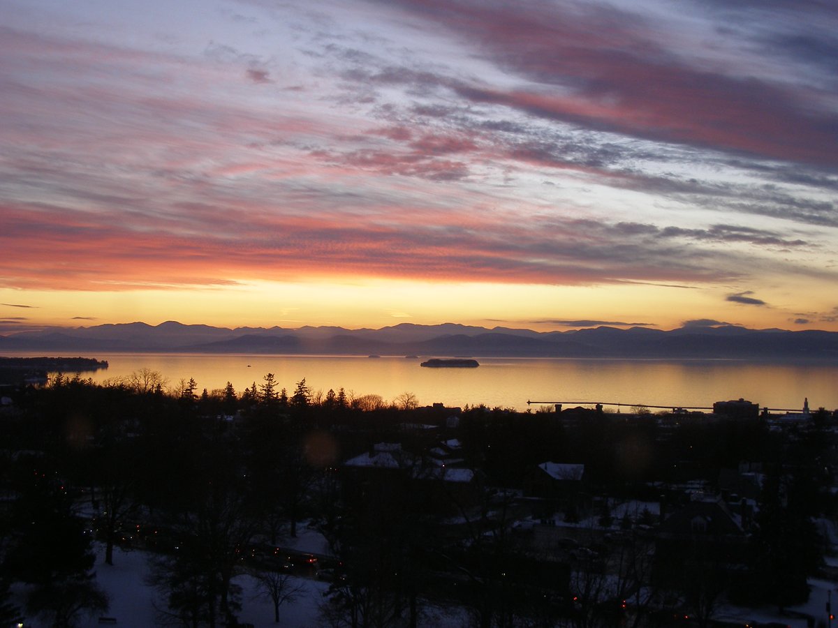 Left view, Burlington sunset on Thursday, January 8, 2026