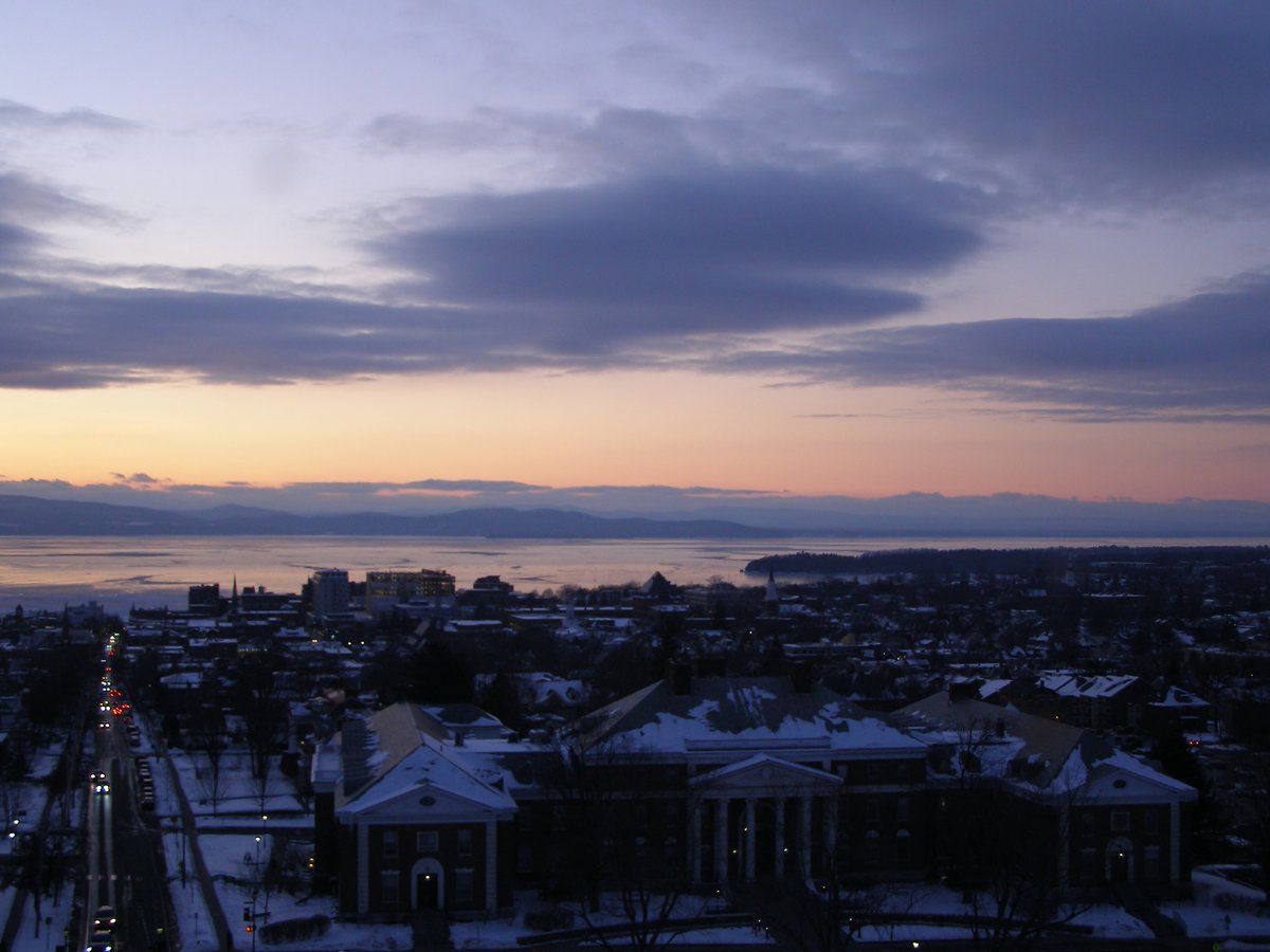Right view, Burlington sunset on Wednesday, February 4, 2026