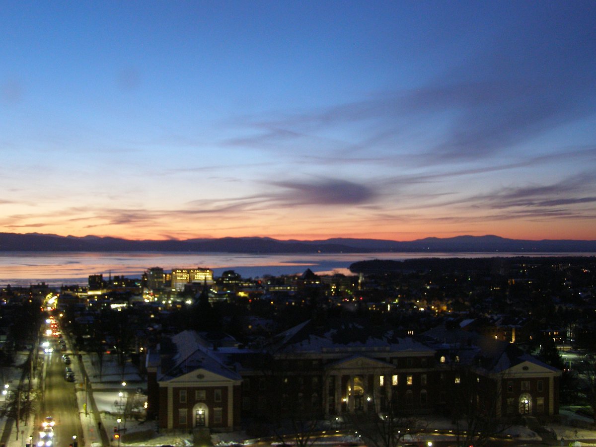 Right view, Burlington sunset on Thursday, February 5, 2026